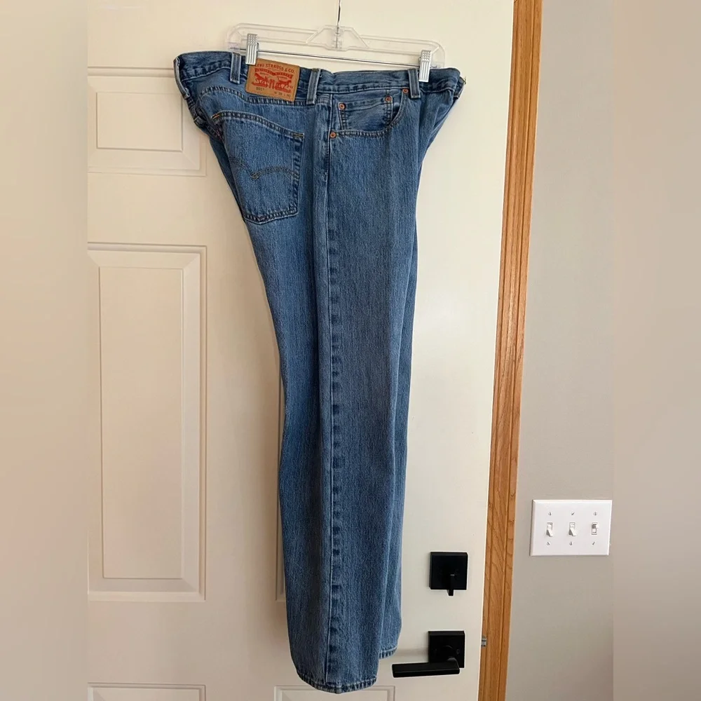 Men’s Levi’s 501 button fly medium dark wash denim jeans. Size 38x30.